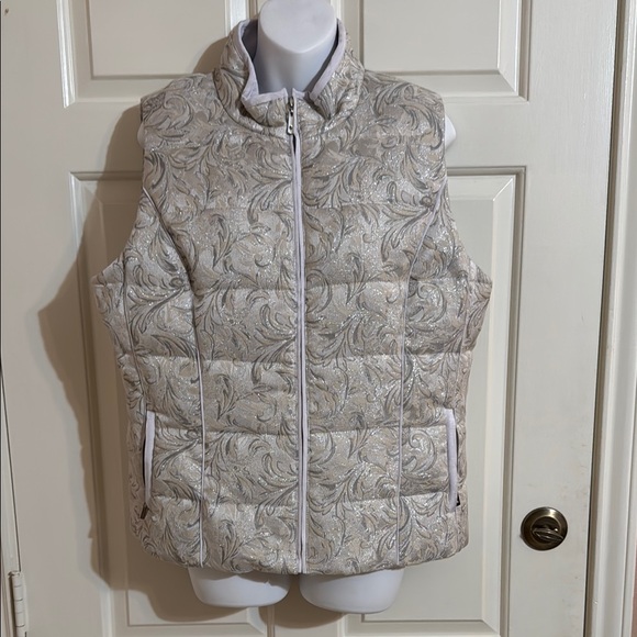 White House Black Market Jackets & Blazers - White House Black Market Floral Patterned Metallic Piped Puffer Vest